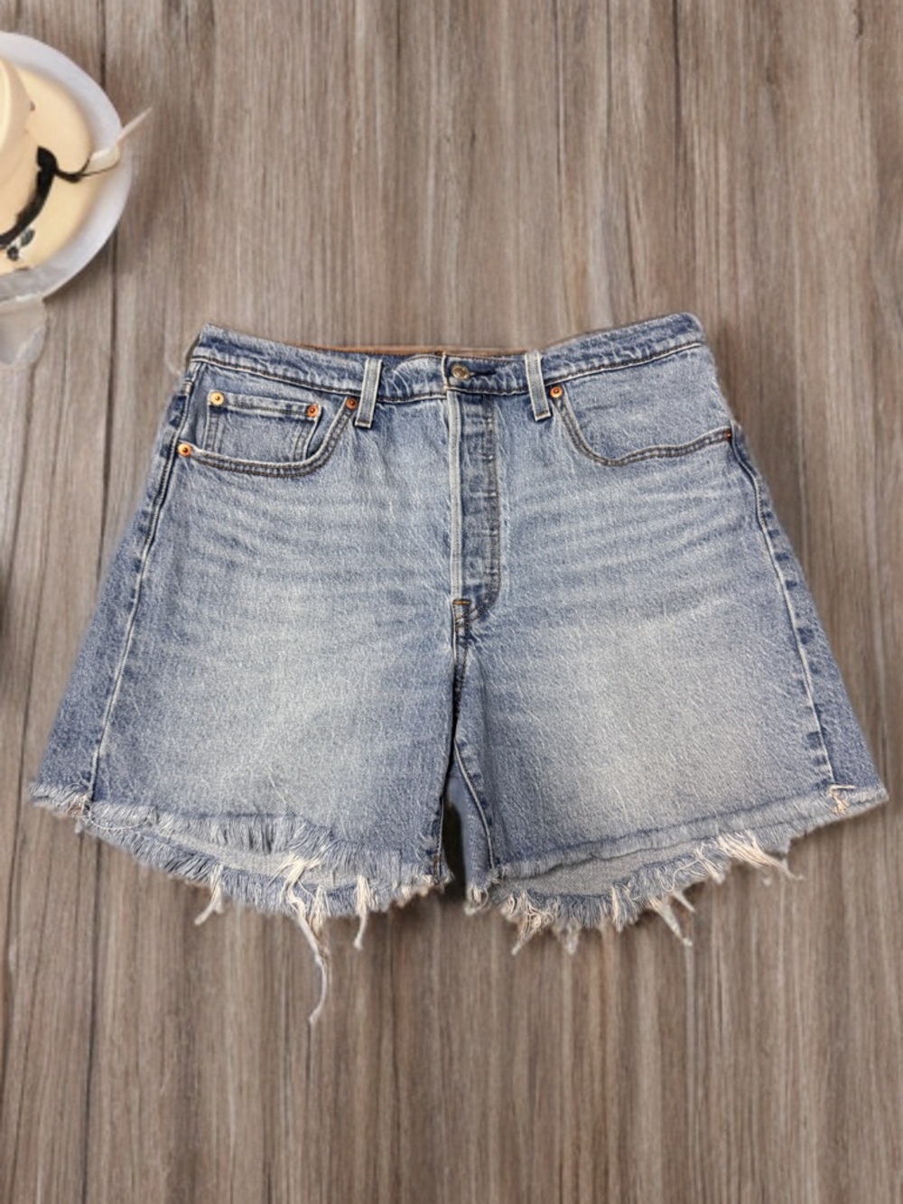 Levi’s Mid Thigh Shorts Womens Size 32 blue